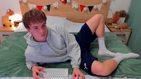 Snapshot of lanny_fandi chatting on November 21, 6:23 am Fandi online show from November 21, 6:23 am