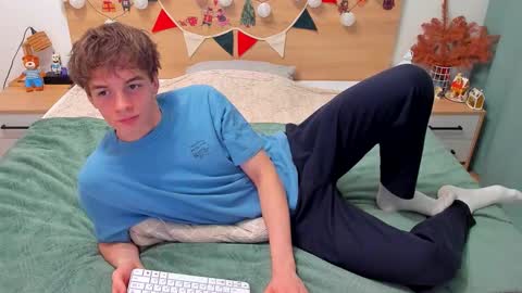 Snapshot of lanny_fandi chatting on December 16, 8:30 am Fandi online show from December 16, 8:30 am