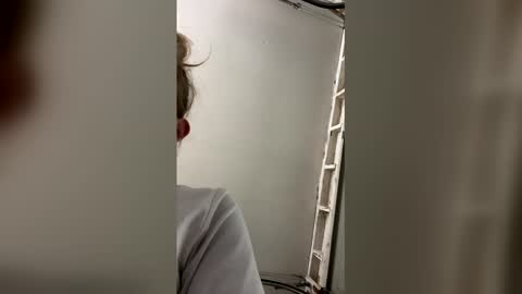 laquail online show from April 26, 11:19 am