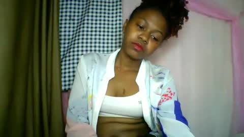 Snapshot of lara_belle chatting on May 30, 7:22 pm lara_belle online show from May 30, 7:22 pm