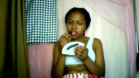 Snapshot of lara_belle chatting on June 4, 7:58 am lara_belle online show from June 4, 7:58 am