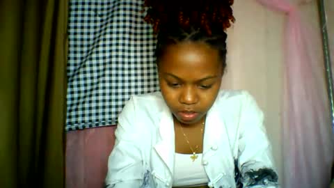 Snapshot of lara_belle chatting on June 7, 4:44 pm lara_belle online show from June 7, 4:44 pm