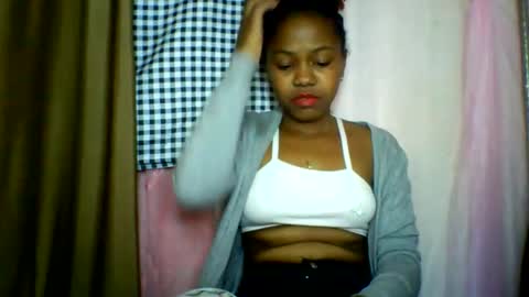 Snapshot of lara_belle chatting on June 8, 3:01 pm lara_belle online show from June 8, 3:01 pm