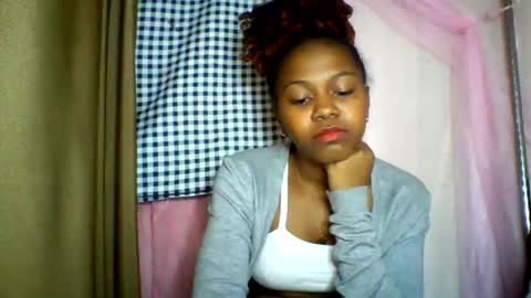 Snapshot of lara_belle chatting on June 9, 3:07 am lara_belle online show from June 9, 3:07 am