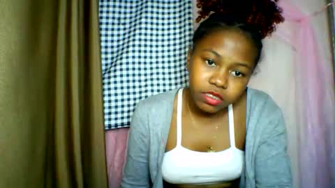 Snapshot of lara_belle chatting on June 9, 3:56 pm lara_belle online show from June 9, 3:56 pm