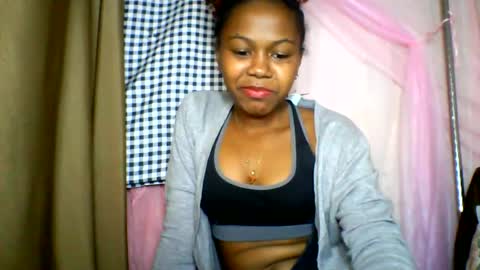 Snapshot of lara_belle chatting on June 11, 5:55 pm lara_belle online show from June 11, 5:55 pm