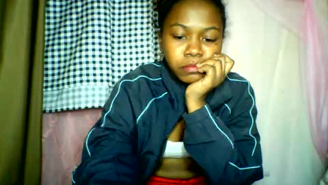 Snapshot of lara_belle chatting on June 12, 7:24 pm lara_belle online show from June 12, 7:24 pm