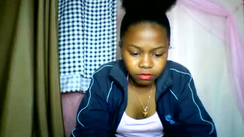 Snapshot of lara_belle chatting on June 13, 8:12 am lara_belle online show from June 13, 8:12 am