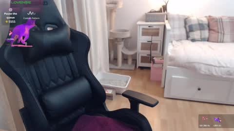 Lara online show from December 3, 7:45 pm