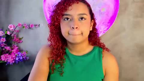 lara_curly online show from June 17, 10:06 am