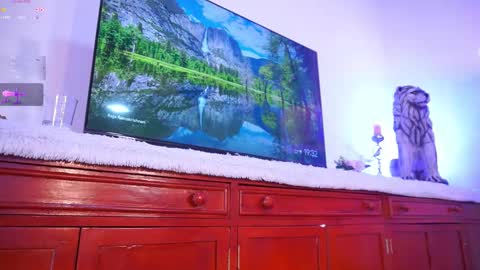 Hello Guys I am Lara Giraldo  WELCOME To my room online show from November 13, 12:31 am