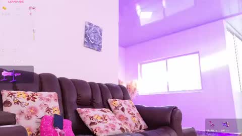 Hello Guys I am Lara Giraldo  WELCOME To my room online show from June 29, 10:32 pm