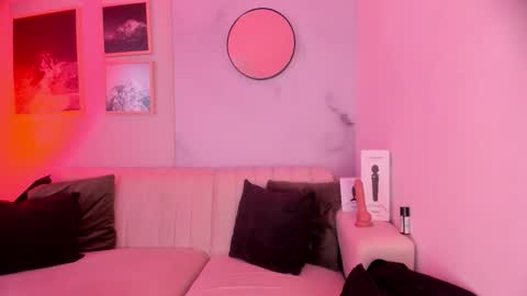 Lara Madisson online show from October 30, 6:04 am