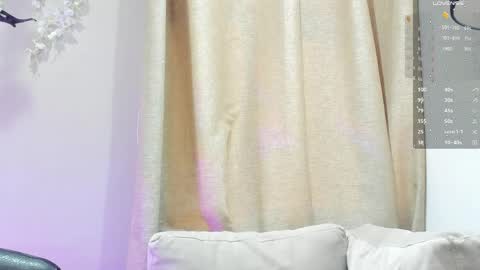      700  200   online show from April 5, 12:02 pm