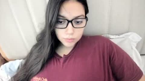 Snapshot of laracamille chatting on December 22, 9:12 pm lara online show from December 22, 9:12 pm