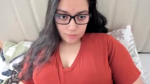 Snapshot of laracamille chatting on February 22, 2:15 pm lara online show from February 22, 2:15 pm