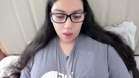 Snapshot of laracamille chatting on February 28, 2:51 pm lara online show from February 28, 2:51 pm