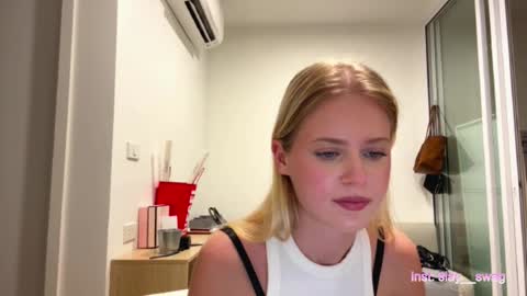 Snapshot of laraineprada chatting on February 9, 10:19 am Stella online show from February 9, 10:19 am