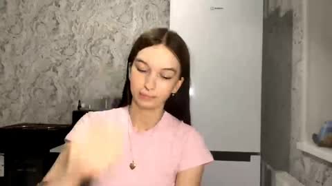 lara online show from April 18, 8:20 pm