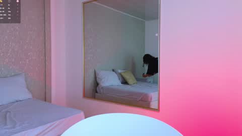 Lara  online show from February 6, 6:13 pm