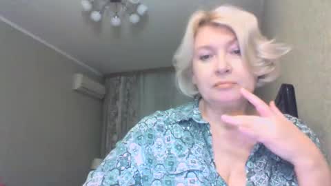 Snapshot of laramrs chatting on October 7, 4:04 pm laramrs online show from October 7, 4:04 pm