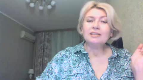 Snapshot of laramrs chatting on October 10, 5:01 pm laramrs online show from October 10, 5:01 pm