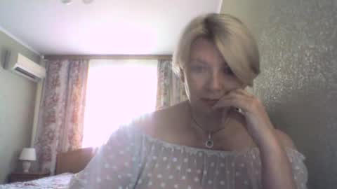 laramrs online show from June 19, 4:00 pm