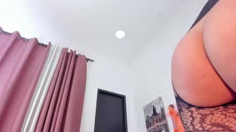 Lara Murphy online show from October 29, 4:37 am