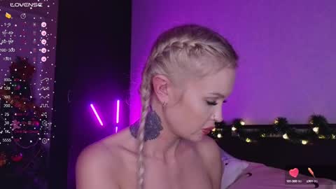 Snapshot of larine_morgan chatting on December 30, 2:40 pm LarineGMT7  UTC6  online show from December 30, 2:40 pm