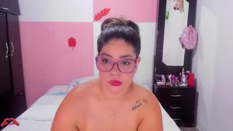 Snapshot of laris_park chatting on October 30, 8:38 am laris_park online show from October 30, 8:38 am