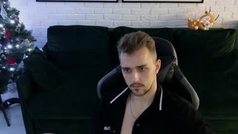 Snapshot of larstar01 chatting on December 6, 4:36 am Lars online show from December 6, 4:36 am