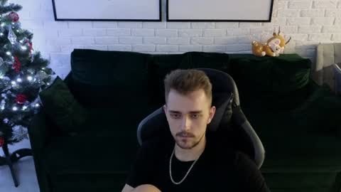 Snapshot of larstar01 chatting on December 8, 4:25 am Lars online show from December 8, 4:25 am