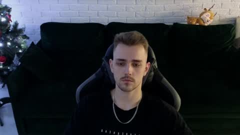 Snapshot of larstar01 chatting on December 15, 1:57 am Lars online show from December 15, 1:57 am