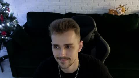 Snapshot of larstar01 chatting on December 27, 1:43 am Lars online show from December 27, 1:43 am