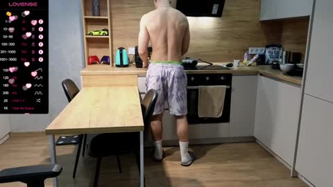 Snapshot of larstar01 chatting on February 4, 12:29 am Lars online show from February 4, 12:29 am