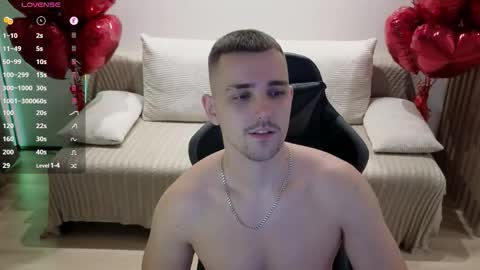 Snapshot of larstar01 chatting on October 29, 11:06 pm Lars online show from October 29, 11:06 pm