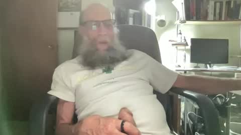 chris online show from November 8, 4:23 am