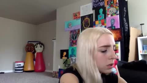 Roxy blue online show from February 22, 10:41 pm