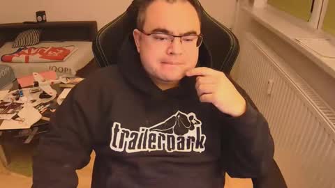 latexboy893 online show from November 18, 6:56 pm