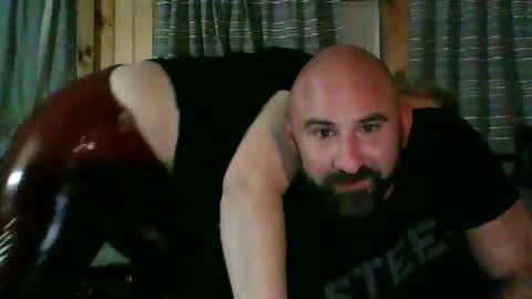 latexcouple2025 online show from September 14, 2:22 am