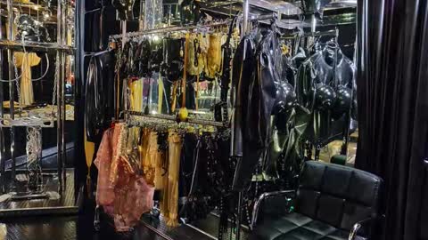 latexlover202 online show from February 11, 9:42 pm