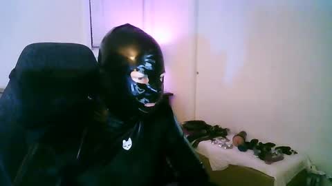 latexminheadroom online show from October 24, 2:19 am