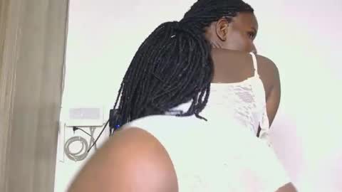 latiffaah_xx online show from February 8, 11:57 am