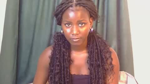 latiffaah_xx online show from March 23, 11:36 am