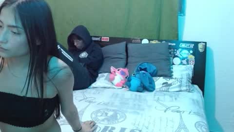 Snapshot of latinas_love05 chatting on December 23, 5:05 am latinas_love05 online show from December 23, 5:05 am