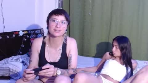 Snapshot of latinas_love05 chatting on January 7, 1:08 am latinas_love05 online show from January 7, 1:08 am