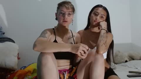 Snapshot of latinas_love05 chatting on January 15, 10:42 am latinas_love05 online show from January 15, 10:42 am