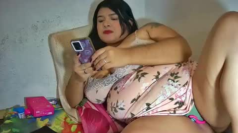 latincurvy1992 online show from September 30, 4:17 am