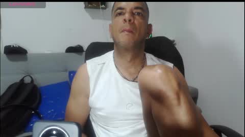 latinmartin254 online show from May 1, 3:22 am