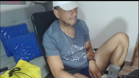 latinmartin254 online show from June 8, 3:23 pm